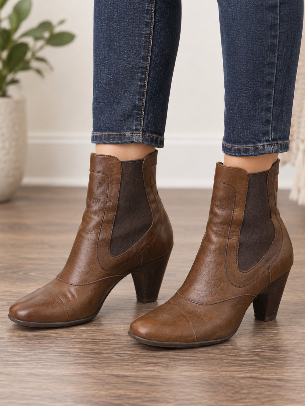 Born Crown Verona Brown Leather Chelsea Boots 7.5